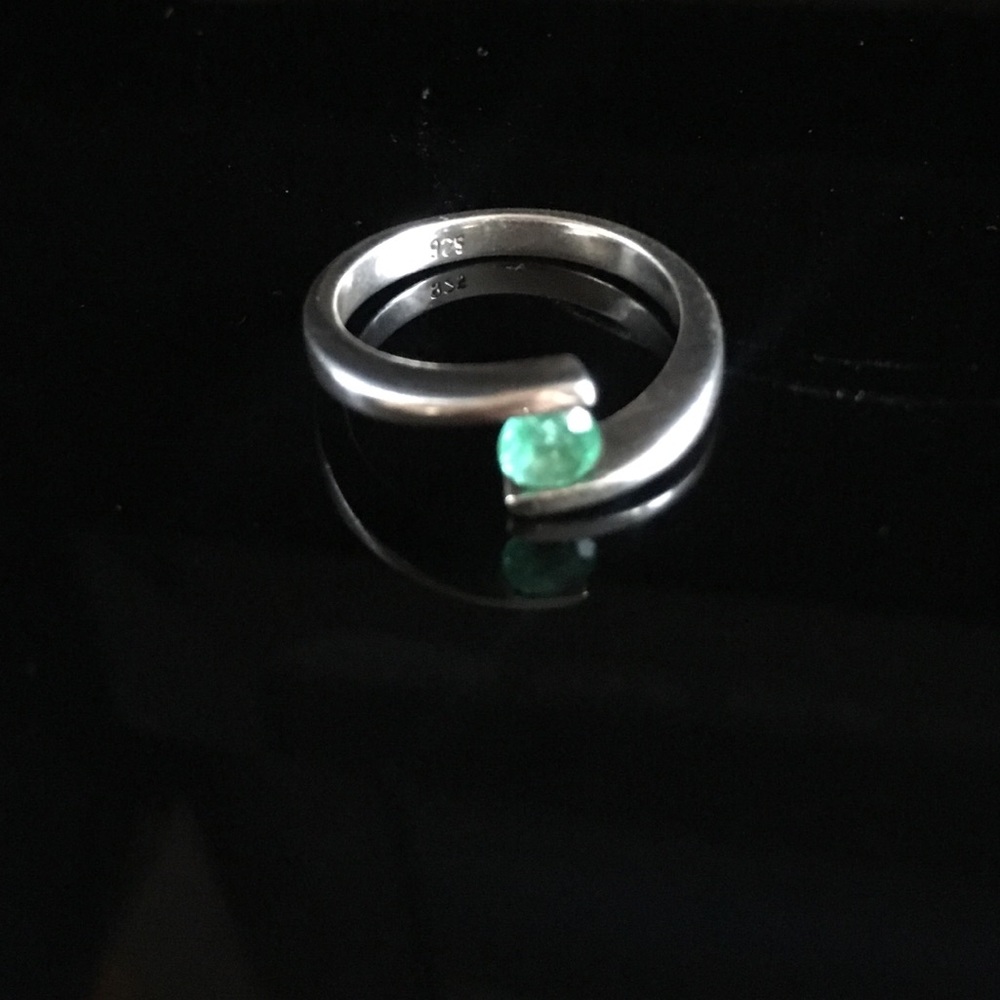 Peruvian emerald & 925 sterling silver ring